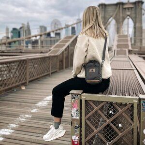 Adventurist Sidekick Crossbody / Green